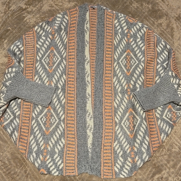 Charlotte Russe Gray and Orange Shrug with Geometric Pattern Size L/XL - Picture 1 of 4